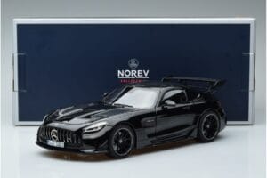 Mercedes AMG GT C190 Black Series Schwarz Norev 1:18 183900 Metall – Bild 7 von 7