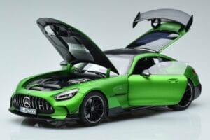 Mercedes AMG GT C190 Black Series Grün Hell Magno Limitierte Auflage Norev 1:18 183903 Metall – Bild 2 von 7