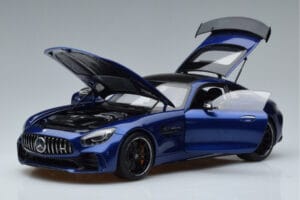 Mercedes AMG GT R C190 Brillantblau AUTOart 1:18 76334 Metall – Bild 2 von 7