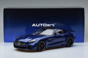 Mercedes AMG GT R C190 Brillantblau AUTOart 1:18 76334 Metall – Bild 7 von 7