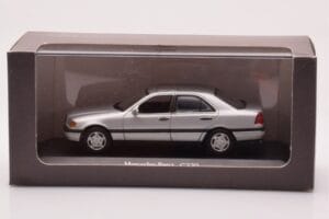 Mercedes C-Class W202 C220 Silber Minichamps 1:43 B66005705-M1 Metall – Bild 4 von 4