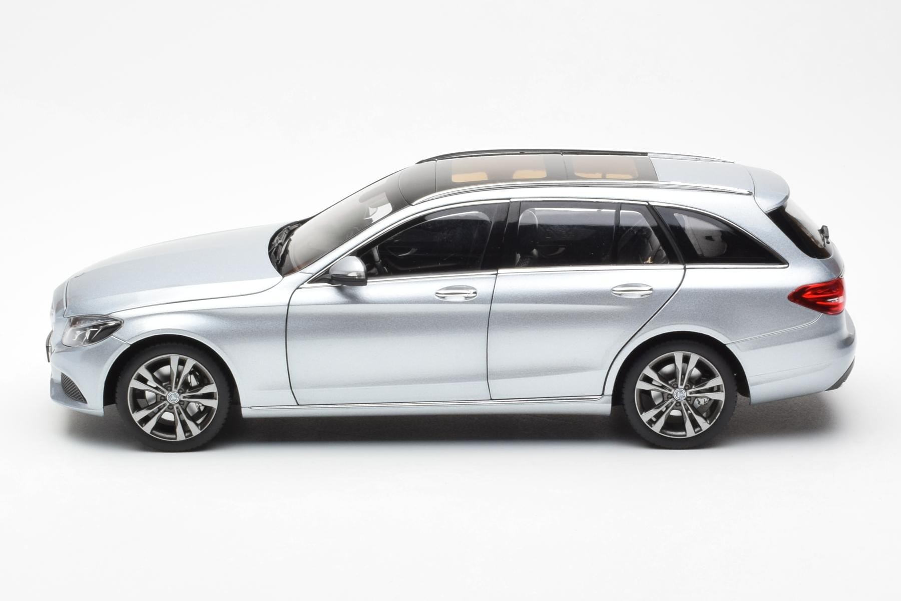 Mercedes C-Class W205 T-Modell Silber Asia Exclusive Norev 1:18 183865 Metall – Bild 4 von 8