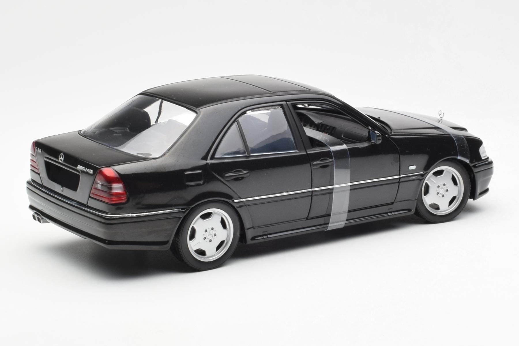 Mercedes C-Class W202 C36 AMG Schwarz Metallic UT Models 1:18 26102 Metall – Bild 2 von 6