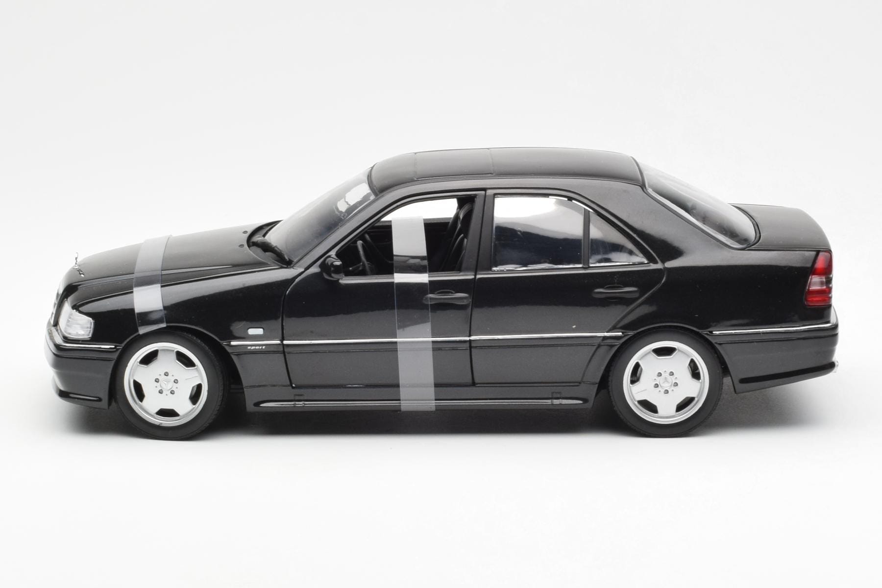 Mercedes C-Class W202 C36 AMG Schwarz Metallic UT Models 1:18 26102 Metall – Bild 3 von 6
