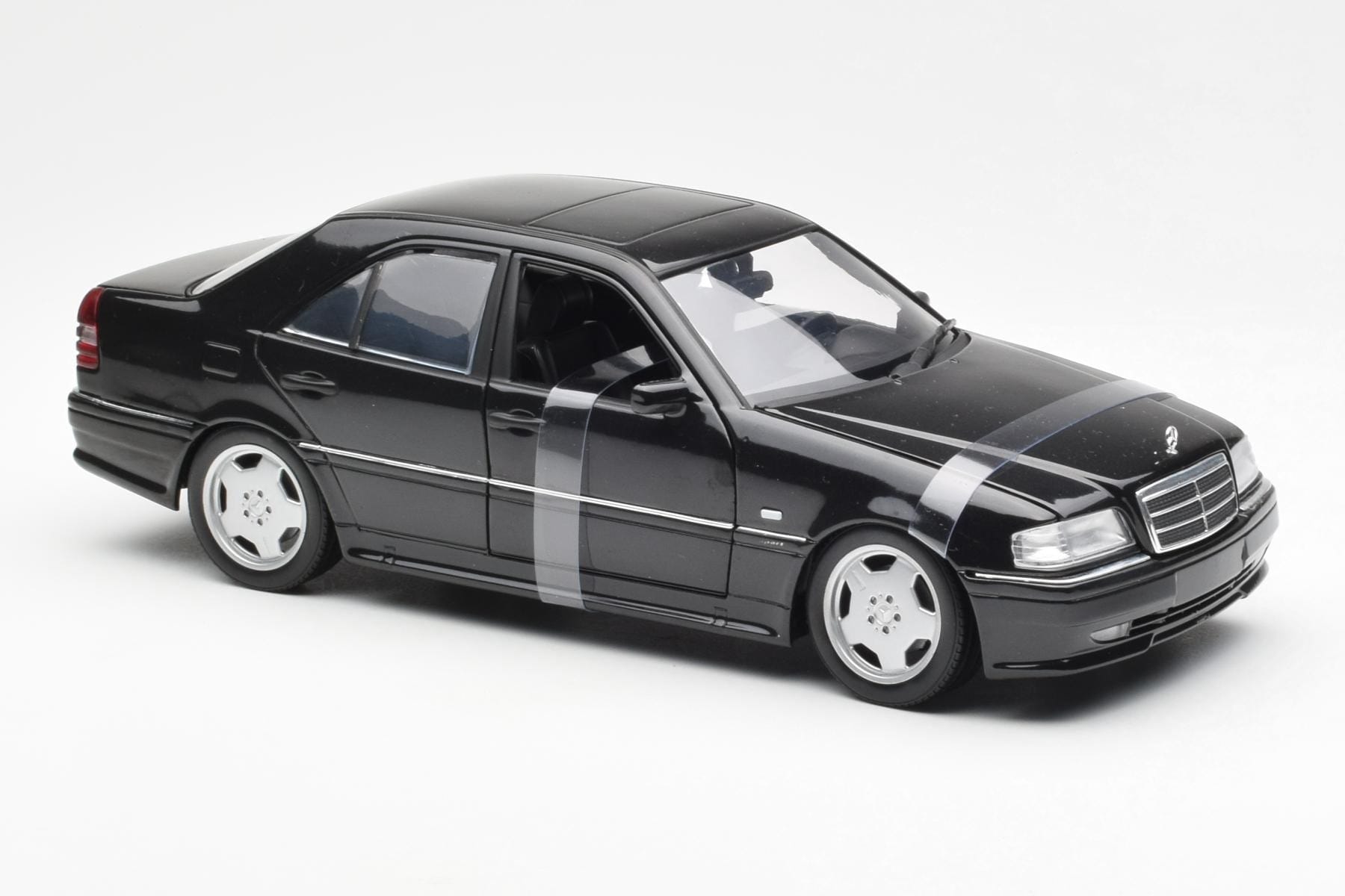 Mercedes C-Class W202 C36 AMG Schwarz Metallic UT Models 1:18 26102 Metall – Bild 4 von 6