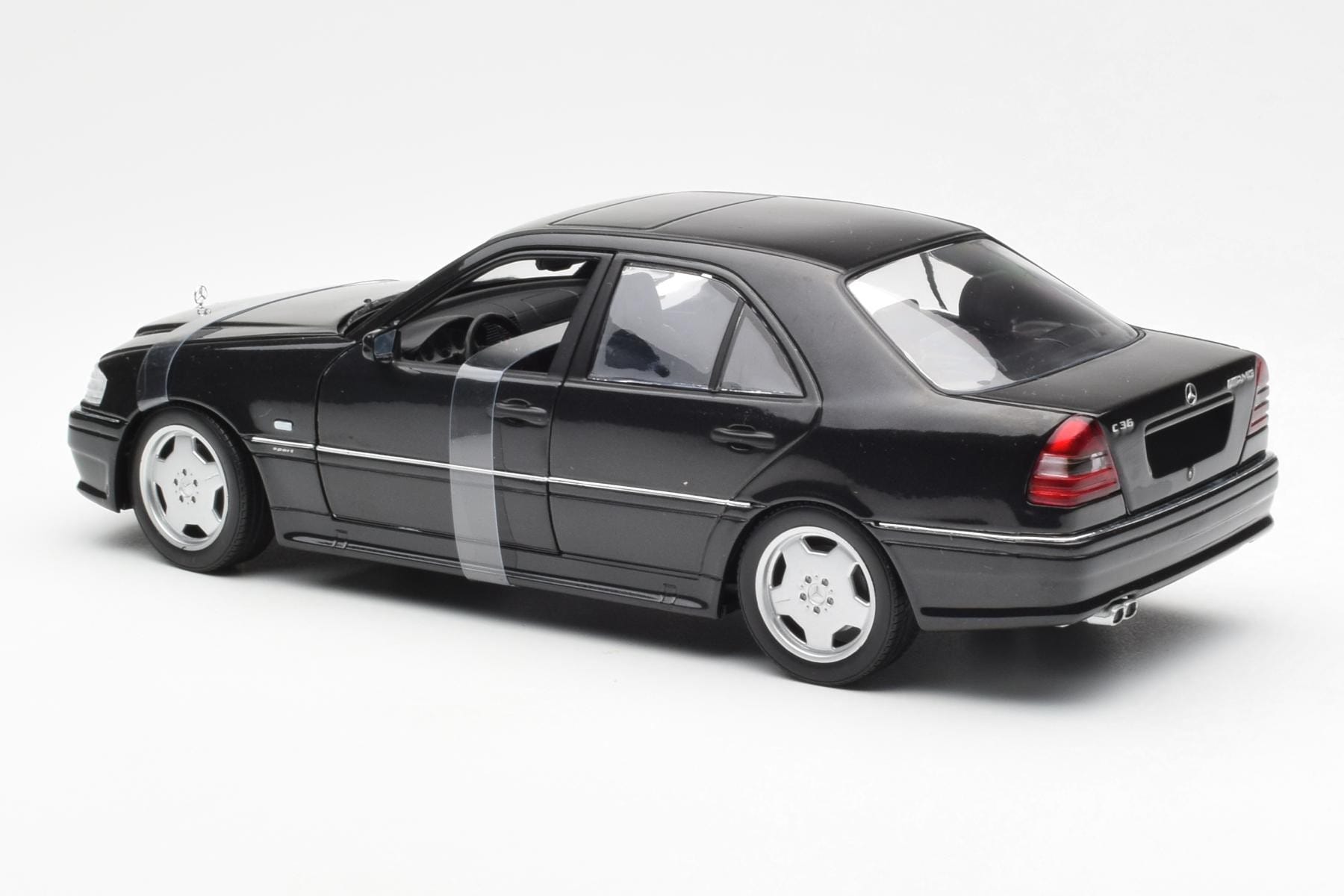 Mercedes C-Class W202 C36 AMG Schwarz Metallic UT Models 1:18 26102 Metall – Bild 5 von 6