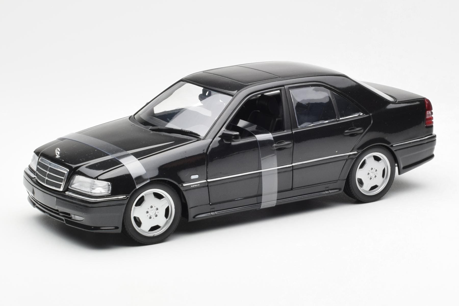 Mercedes C-Class W202 C36 AMG Schwarz Metallic UT Models 1:18 26102 Metall