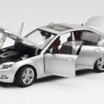 Mercedes C-Class W204 Avantgarde Silber AUTOart 1:18 - image 2 of 8