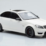 Mercedes C63 AMG W204 Weiss GT Spirit 1:18 - image 4 of 6