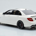 Mercedes C63 AMG W204 Weiss GT Spirit 1:18 - image 5 of 6