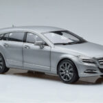 Mercedes CLS Shooting Brake X218 Alanite Grau Norev 1:18 - image 5 of 7
