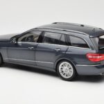 Mercedes E-Class S212 T-Modell Tenorit Grau Metallic Minichamps 1:18 - image 7 of 8