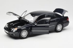 Mercedes E-Class W211 Blau Metallic Kyosho 1:18 B66962147 Metall – Bild 2 von 8