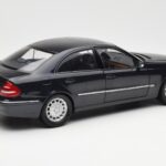 Mercedes E-Class W211 Blau Metallic Kyosho 1:18 - image 3 of 8
