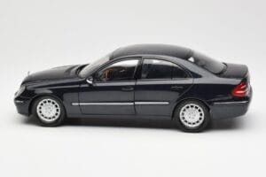 Mercedes E-Class W211 Blau Metallic Kyosho 1:18 B66962147 Metall – Bild 4 von 8