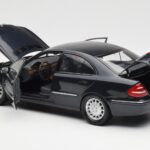 Mercedes E-Class W211 Blau Metallic Kyosho 1:18 - image 5 of 8