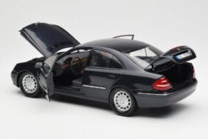 Mercedes E-Class W211 Blau Metallic Kyosho 1:18 B66962147 Metall – Bild 5 von 8