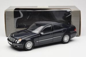 Mercedes E-Class W211 Blau Metallic Kyosho 1:18 B66962147 Metall – Bild 8 von 8