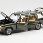 Mercedes 230T W123 T-Modell Grün Metallic Norev 1:18 - image 2 of 8
