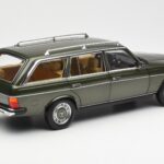 Mercedes 230T W123 T-Modell Grün Metallic Norev 1:18 - image 3 of 8