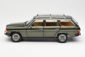 Mercedes 230T W123 T-Modell Grün Metallic Norev 1:18 183730 Metall – Bild 4 von 8