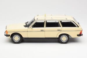 Mercedes 230T W123 T-Modell Taxi Norev 1:18 183731 Metall – Bild 4 von 8