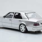 Mercedes E500 W124 Silber Otto 1:18 - image 5 of 6