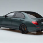 Mercedes E63 AMG Brabus 800 W213 Grün GT Spirit 1:18 - image 5 of 6