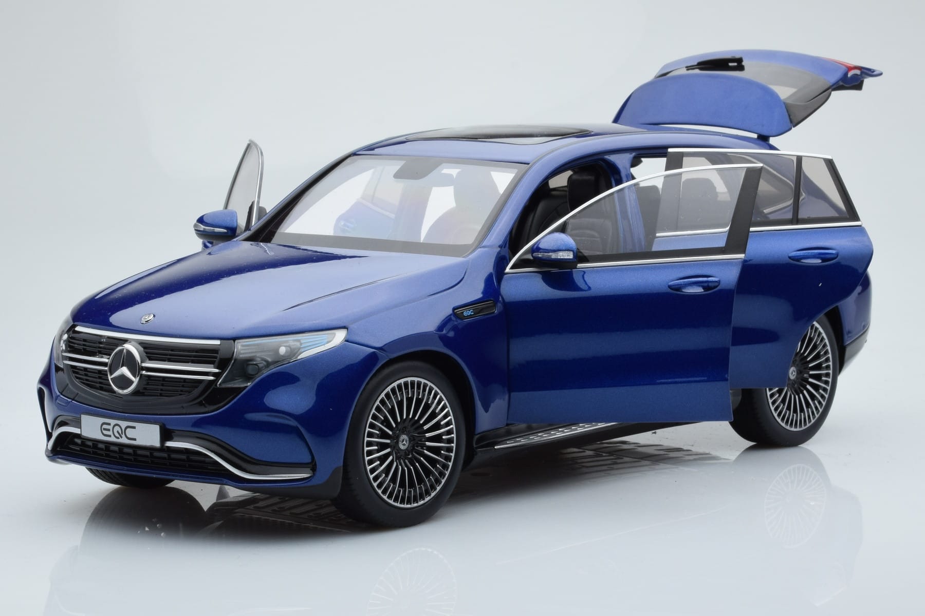 Mercedes EQC 400 Brilliant Blau NZG 1:18 B66963757 Metall – Bild 2 von 8
