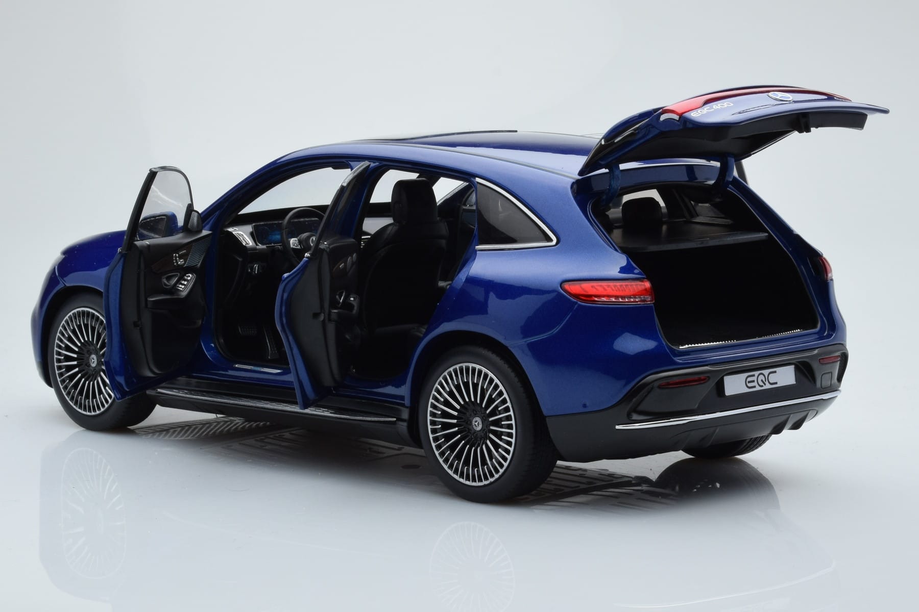 Mercedes EQC 400 Brilliant Blau NZG 1:18 B66963757 Metall – Bild 7 von 8