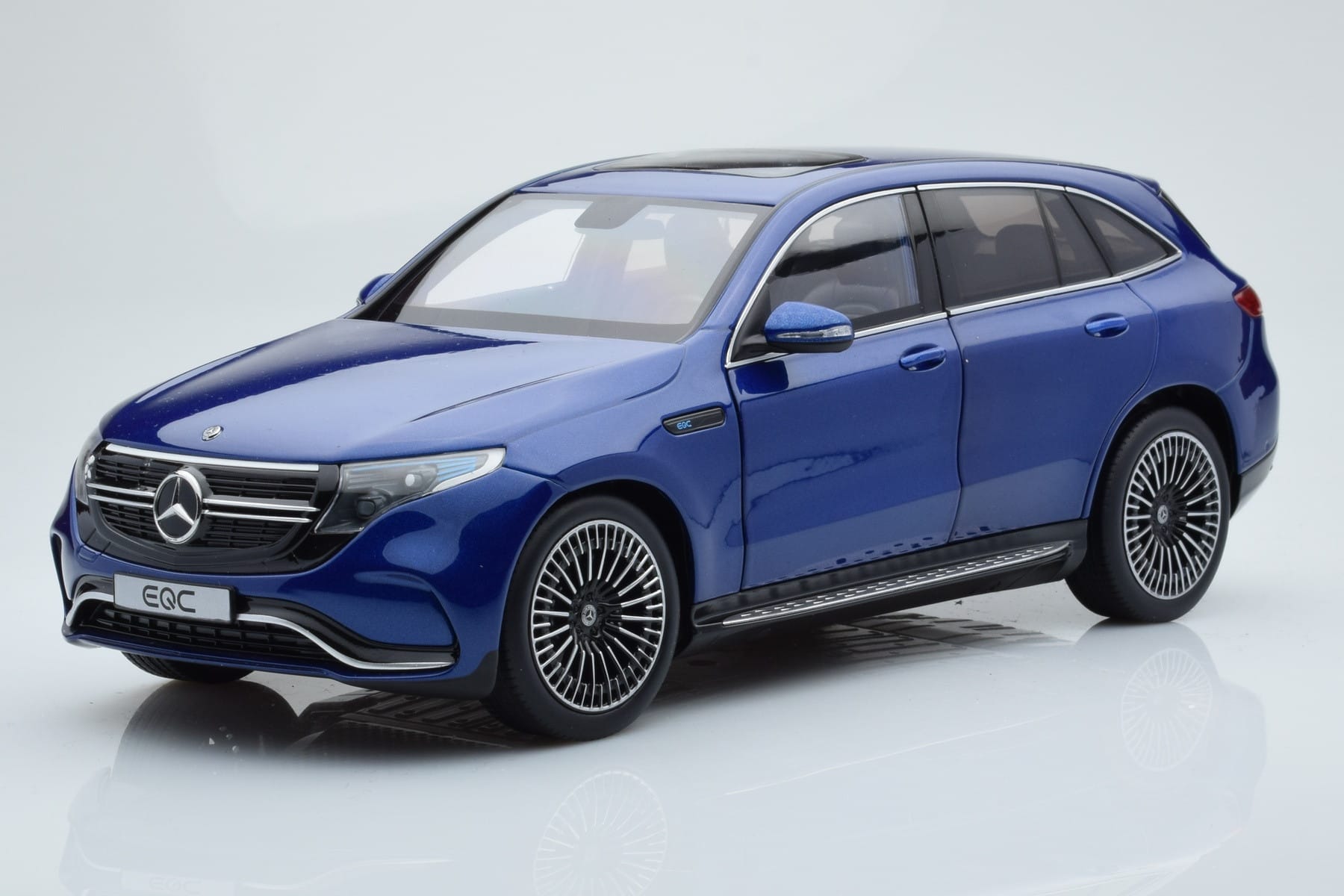 Mercedes EQC 400 Brilliant Blau NZG 1:18 B66963757 Metall