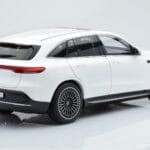 Mercedes EQC 400 Diamond Weiss NZG 1:18 - image 3 of 8