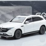 Mercedes EQC 400 Diamond Weiss NZG 1:18 - image 8 of 8