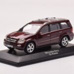 Mercedes GL X164 Carneol Rot Minichamps 1:43 - image 2 of 4