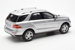 Mercedes M-Class W166 Iridium Silber Metallic Minichamps 1:18 B66960064 Metall – Bild 3 von 8