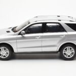 Mercedes M-Class W166 Iridium Silber Metallic Minichamps 1:18 - image 4 of 8