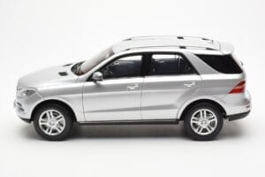Mercedes M-Class W166 Iridium Silber Metallic Minichamps 1:18 B66960064 Metall – Bild 4 von 8