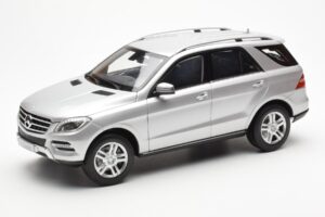 Mercedes M-Class W166 Iridium Silber Metallic Minichamps 1:18