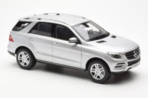 Mercedes M-Class W166 Iridium Silber Metallic Minichamps 1:18 B66960064 Metall – Bild 6 von 8