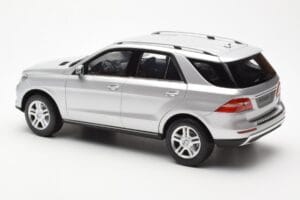 Mercedes M-Class W166 Iridium Silber Metallic Minichamps 1:18 B66960064 Metall – Bild 7 von 8