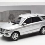 Mercedes M-Class W166 Iridium Silber Metallic Minichamps 1:18 - image 8 of 8