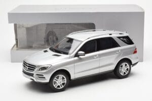 Mercedes M-Class W166 Iridium Silber Metallic Minichamps 1:18 B66960064 Metall – Bild 8 von 8