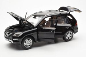 Mercedes M-Class W166 Obsidian Schwarz Metallic Minichamps 1:18 B66960063 Metall – Bild 2 von 8