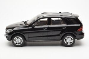 Mercedes M-Class W166 Obsidian Schwarz Metallic Minichamps 1:18 B66960063 Metall – Bild 4 von 8