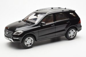 Mercedes M-Class W166 Obsidian Schwarz Metallic Minichamps 1:18