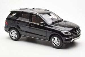 Mercedes M-Class W166 Obsidian Schwarz Metallic Minichamps 1:18 B66960063 Metall – Bild 6 von 8