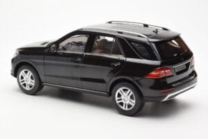 Mercedes M-Class W166 Obsidian Schwarz Metallic Minichamps 1:18 B66960063 Metall – Bild 7 von 8