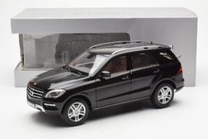 Mercedes M-Class W166 Obsidian Schwarz Metallic Minichamps 1:18 B66960063 Metall – Bild 8 von 8