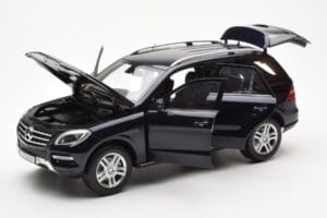 Mercedes M-Class W166 Tansanite Blau Metallic Minichamps 1:18 B66960065 Metall – Bild 2 von 8