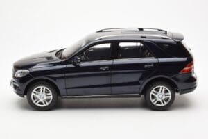 Mercedes M-Class W166 Tansanite Blau Metallic Minichamps 1:18 B66960065 Metall – Bild 4 von 8
